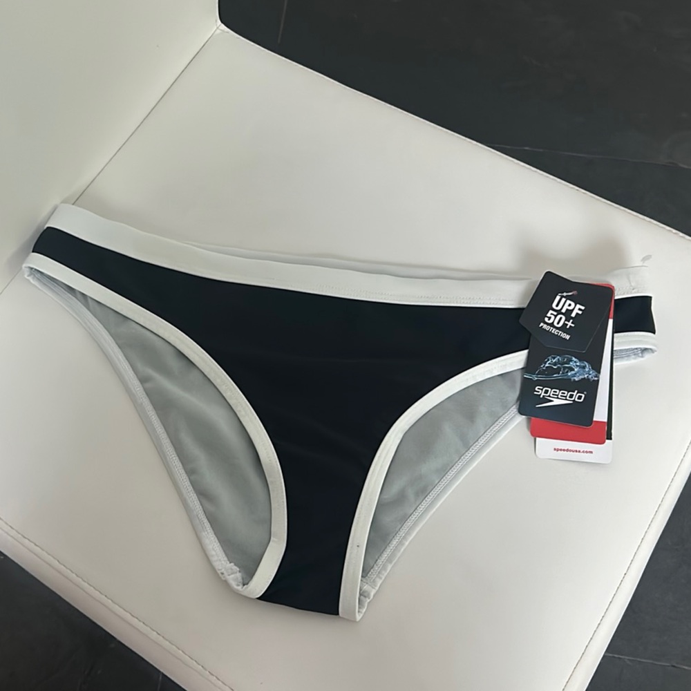 Speedo Black and White bikini bottom Swimwear NWT size medium beach vacation